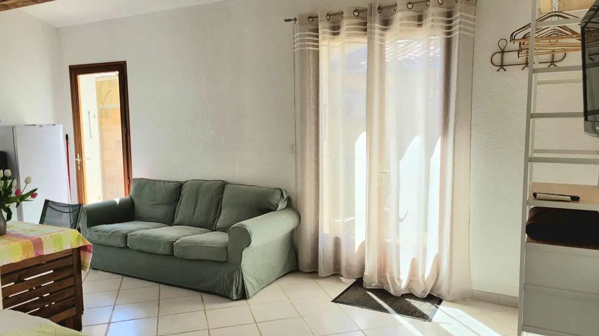 Holiday home Studio De 26 M2 Tout Equipe, Avec Exterieur Rochegude