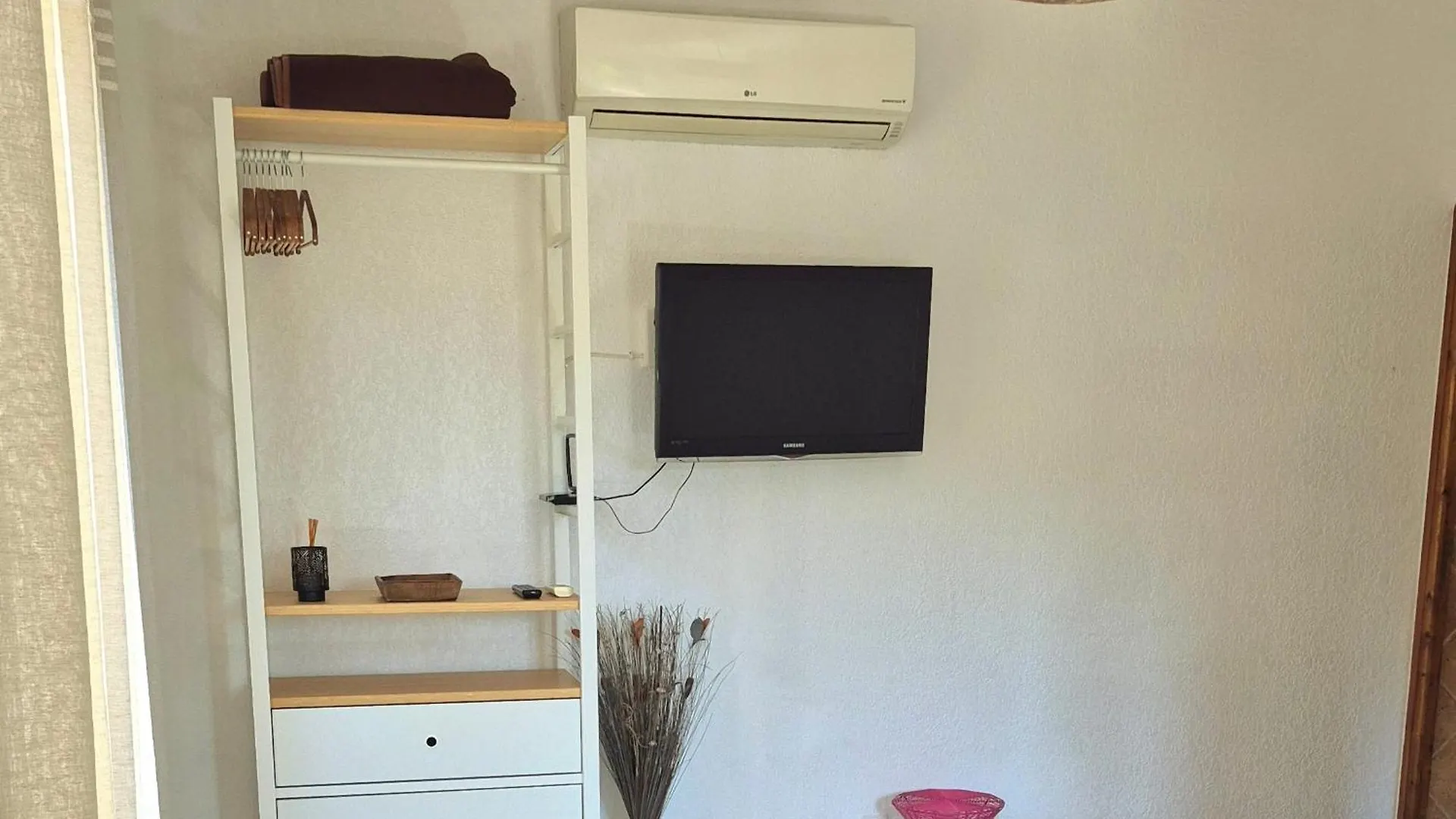 Maison Independante Avec Jardin, Studio De 26M2 Tout Equipe Avec Climatisation Reversible Rochegude  0*, Rochegude (Drome)